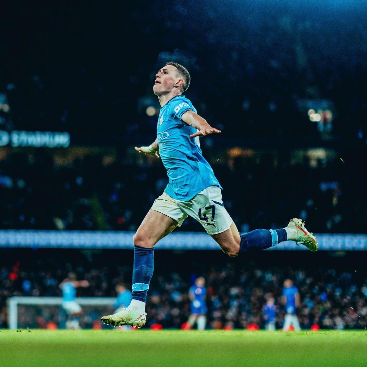 包含莱比锡绝杀巴黎圣日耳曼，卡瓦尼扑点救主欧冠的词条